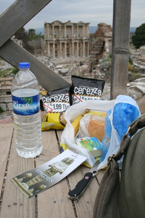 Lunch with a view! Packed lunch of bananas, tomatoes, bread, cheese, Turkish crisps, and water! 